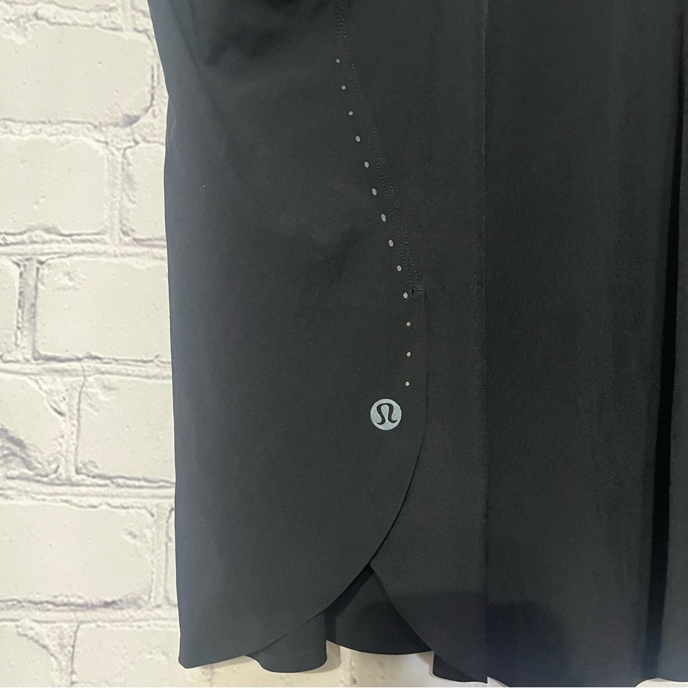 Lululemon Lightweight Stretch Running Tank Top
Black Sz 10 Reflective Athletic - Picture 6 of 7